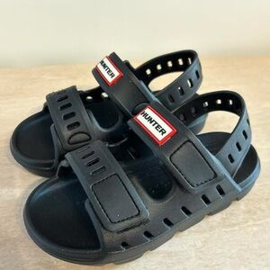 Hunter Little Kids Black Dottie Slingback Casual Flat